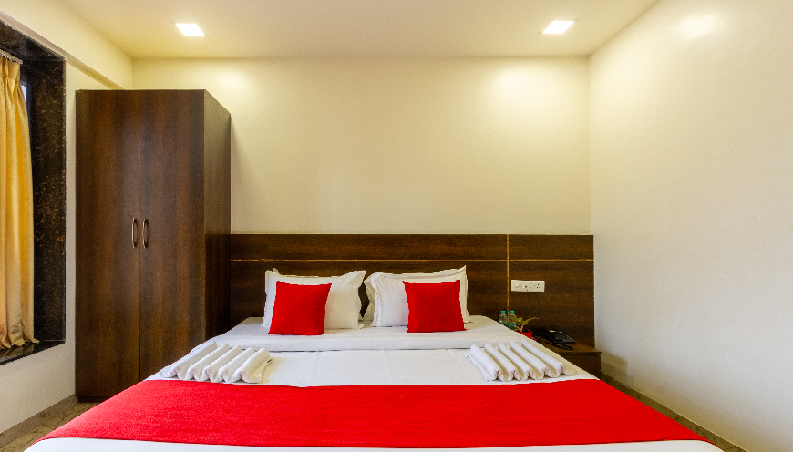  deluxe hotel rooms in Trimbakeshwar